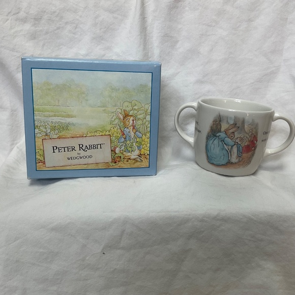 Vintage Peter Rabbit Two-Handled Mug by Wedgewood New in Box - Picture 3 of 10